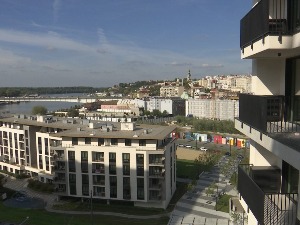 Otplata i rente i rate za stan zahteva finansijsku akrobaciju – šta je ipak isplativije