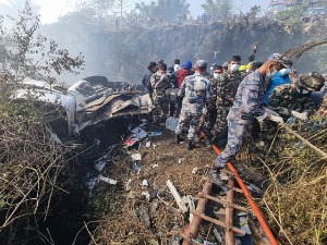 Aвион са 72  особе срушио се у Непалу, најмање 68 погинулих