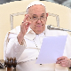 Папа Фрања: Транссексуалци и деца хомосексуалаца имају права да буду крштени