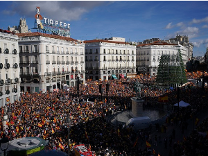 Десетине хиљада Шпанаца протестује због предлога о амнестији за каталонске политичаре