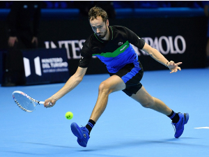 Медведев победио Зверева и пласирао се  у полуфинале Торина