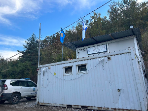 Полиција у Зубином Потоку комплетира станицу, поставила натпис и заставе