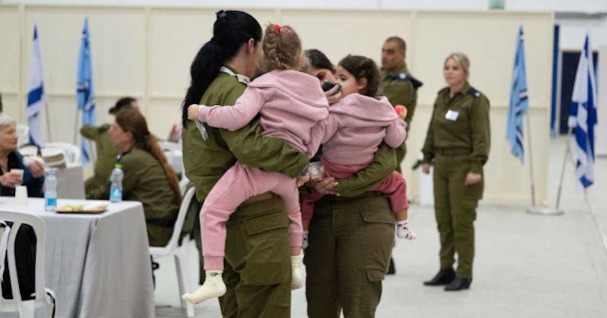 ИДФ: Хамас предао 17 талаца, међу пуштенима девојчица која је остала без оба родитеља; тридесет девет Палестинаца стигло на Западну обалу