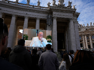 Папа Фрања рекао верницима да има упалу плућа