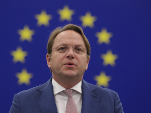 Вархељи: Одлука Приштине о укидању динара донета без консултација, решење наћи дијалогом