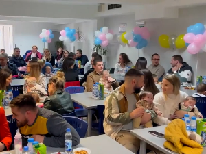 Подршка родитељству: пакети за новорођене бебе, помоћ породицама запослених у Чачку и Зрењанину