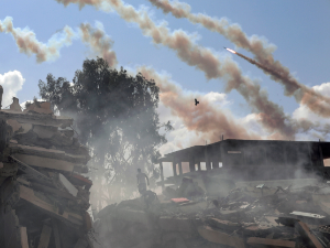 Израелска војска наставила борбене операције против Хамаса,  ваздушни и артиљеријски удари широм Газе
