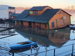 Сплав у Смедереву делимично потонуо, гости успели да се евакуишу 