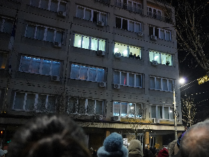Две особе ухапшене због инцидената на протесту испред РИК-а