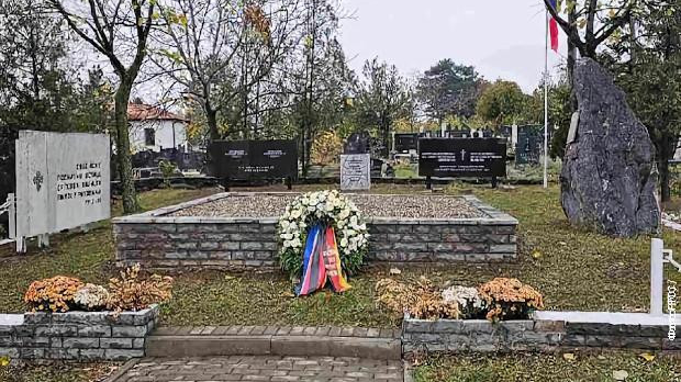 У Приштини враћен на место споменик српским војницима