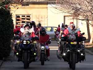 Панчево: На моторима стигли новогодишњи пакетићи за децу "Невена"   