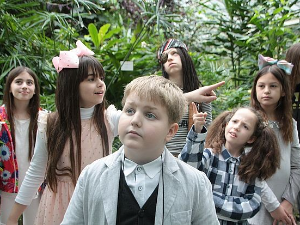 Мина прелази нивое: Мина у борби против трачева