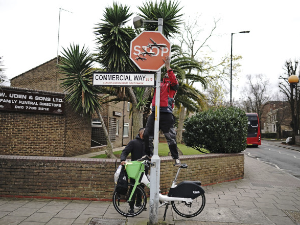 Ухапшен осумњичени за крађу уличног знака Бенксија у Лондону