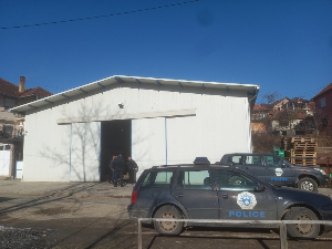 Полицијски претрес и провера робе у магацину у Лепосавићу