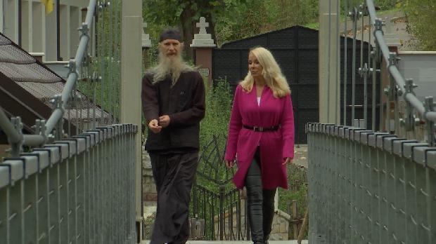 Отац Арсеније и Тамара Дрезгић на снимању емисије у манастиру Рибница