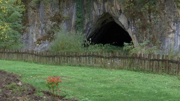Пећина поред манастира Рибница