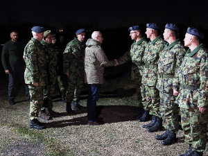 Вучевић у новогодишњој ноћи обишао дежурну јединицу ПВО