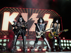 Легендарни KISS одсвирао последњи концерт, а сада настављају као виртуелни аватари