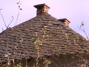  Све мање мајстора који праве кровове од маћанских плоча