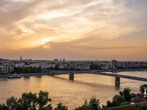 Јутарњи програм из три студија