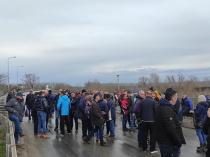 Произвођачи млека блокирали мост у Шапцу