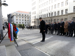 Премијерка Брнабић положила венце поводом годишњице убиства Зорана Ђинђића