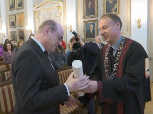 Почасни докторат Универзитета у Београду немачком научнику Николаусу Крегеру