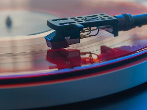 Грамофонија – Концерт за виолину, клавир и гудачки квартет Ернеста Шосона