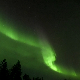 Задивљујући плес поларне светлости на небу изнад Лапоније