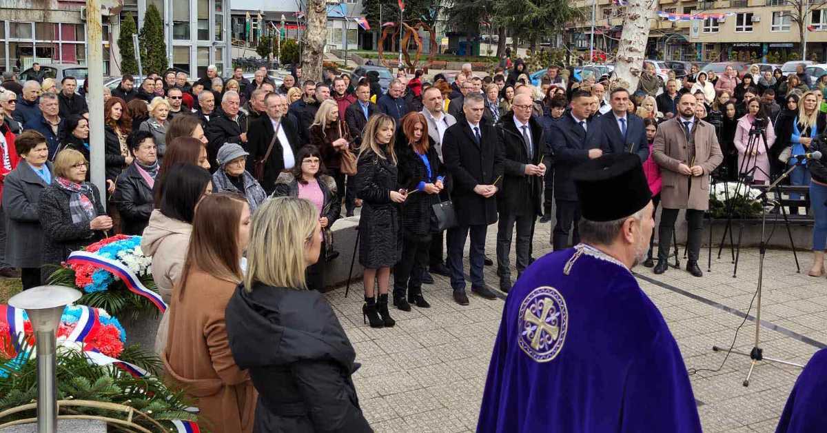 Парастосима и поменима на КиМ обележава се годишњица мартовског погрома Парастосима и поменима на КиМ обележава се годишњица мартовског погрома