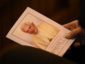 Покојни папа Бенедикт био на мети истраге о злостављању када је био надбискуп у Минхену