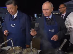Кад Путин и Си Ђинпинг праве палачинке - филују их кавијаром Кад Путин и Си Ђинпинг праве палачинке - филују их кавијаром