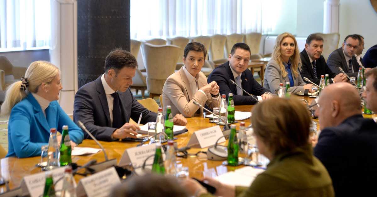 Брнабићева са ректорима универзитета о школаринама Брнабићева са ректорима универзитета о школаринама