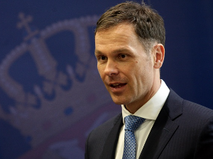 Политика: Пресудом Управног суда Синиши Малом враћају диплому и докторат