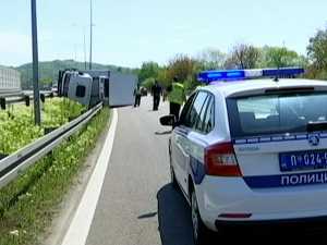 Значајно нарушена безбедност саобраћаја, пешаци угрожени и на пешачком прелазу