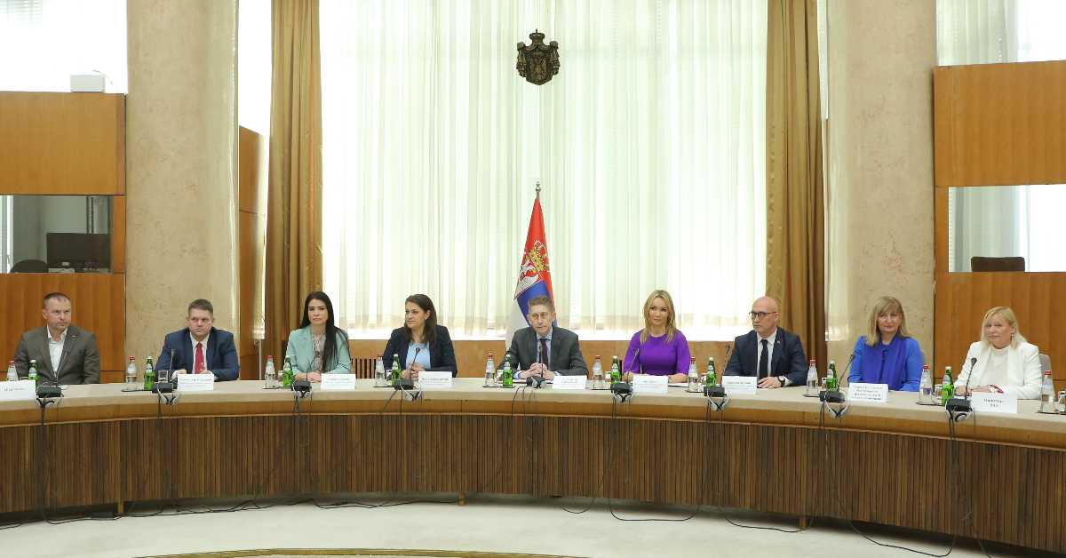 Мартиновић потписао уговоре са 43 градоначелника - 578 милиона динара за пројекте широм земље