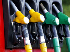 Нове цене горива - дизел скупљи за два, а бензин за динар