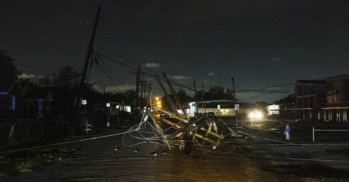 Снажан торнадо погодио Мисисипи, 23 особе страдале