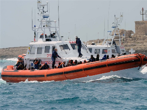 Потонула два чамца код Туниса, скоро 30 миграната страдало
