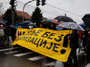 Становници Крњаче протестују јер нису добили канализацију, Вучић поручује да ће обећање испунити