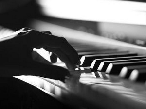 Клавирски концерти који су написани само за леву руку пијанисте