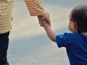 Деца рађају децу – раном удајом девојчицама одузето право на бољи живот