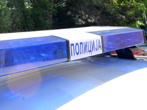 Одређено задржавање до 48 сати држављанки БиХ која је ножем напала полицајца