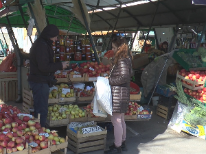 Измењен ред вожње током празника, како ће радити продавнице и пијаце