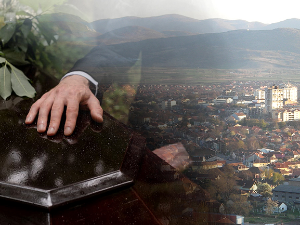 Покојник са стилом закаснио на сопствену сахрану