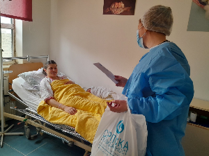 Поклони за бебе рођене на Ускрс у породилиштима на KиМ