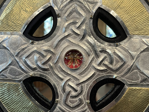 Папа даровао краљу Чарлсу делове Исусовог крста