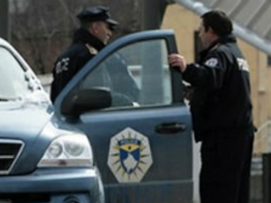 Косовска полиција: Према полицијским службеницима бачена шок бомба у Митровици