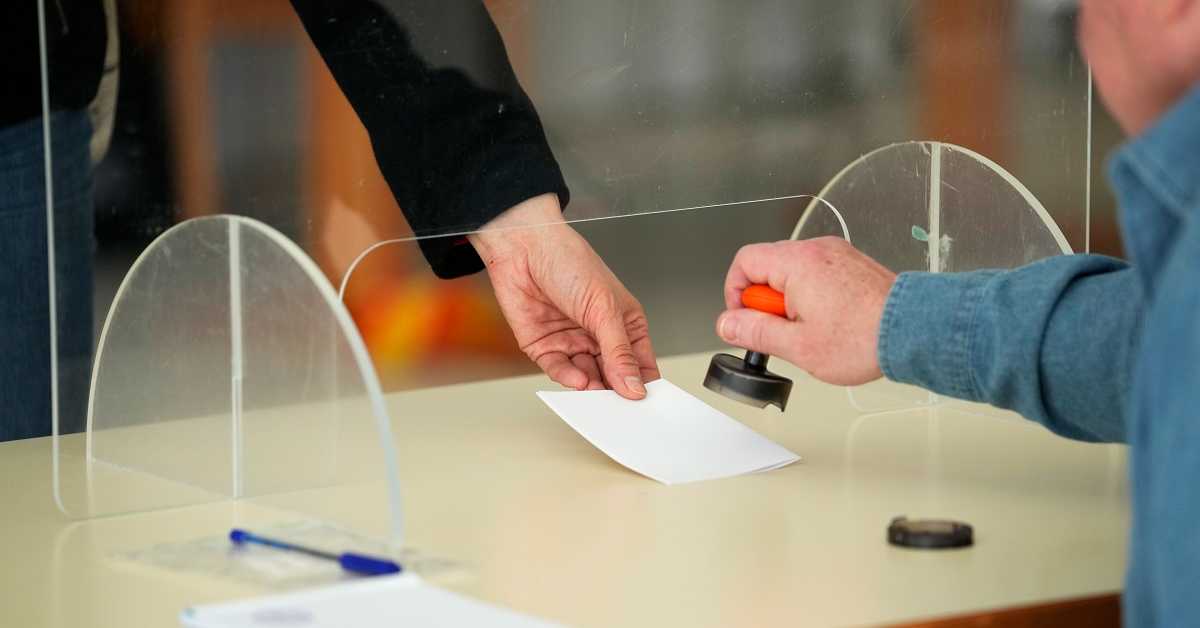 Парламентарни избори у Финској,  опозициона партија има тесну предност над странком Марин