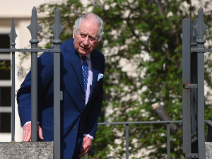 Гардијан: Лично богатство краља Чарлса процењено на две милијарде евра, од коња до Монеа